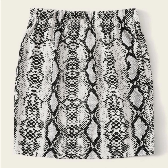 Snakeskin Print Wrap Skirt - Picture 2 of 9